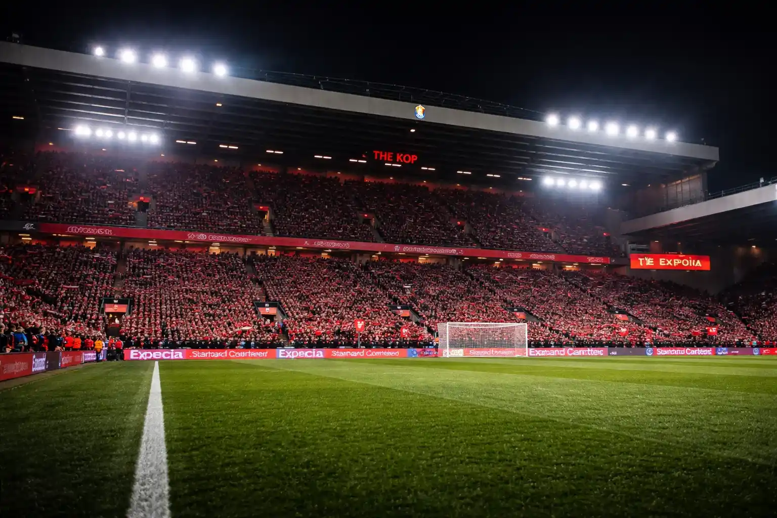 Anfield con colores rojos representando el legado de Mohamed Salah en Liverpool